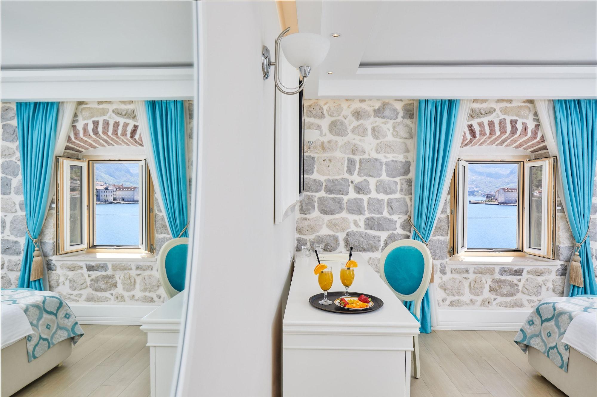 Hotel Libertas Cattaro Esterno foto