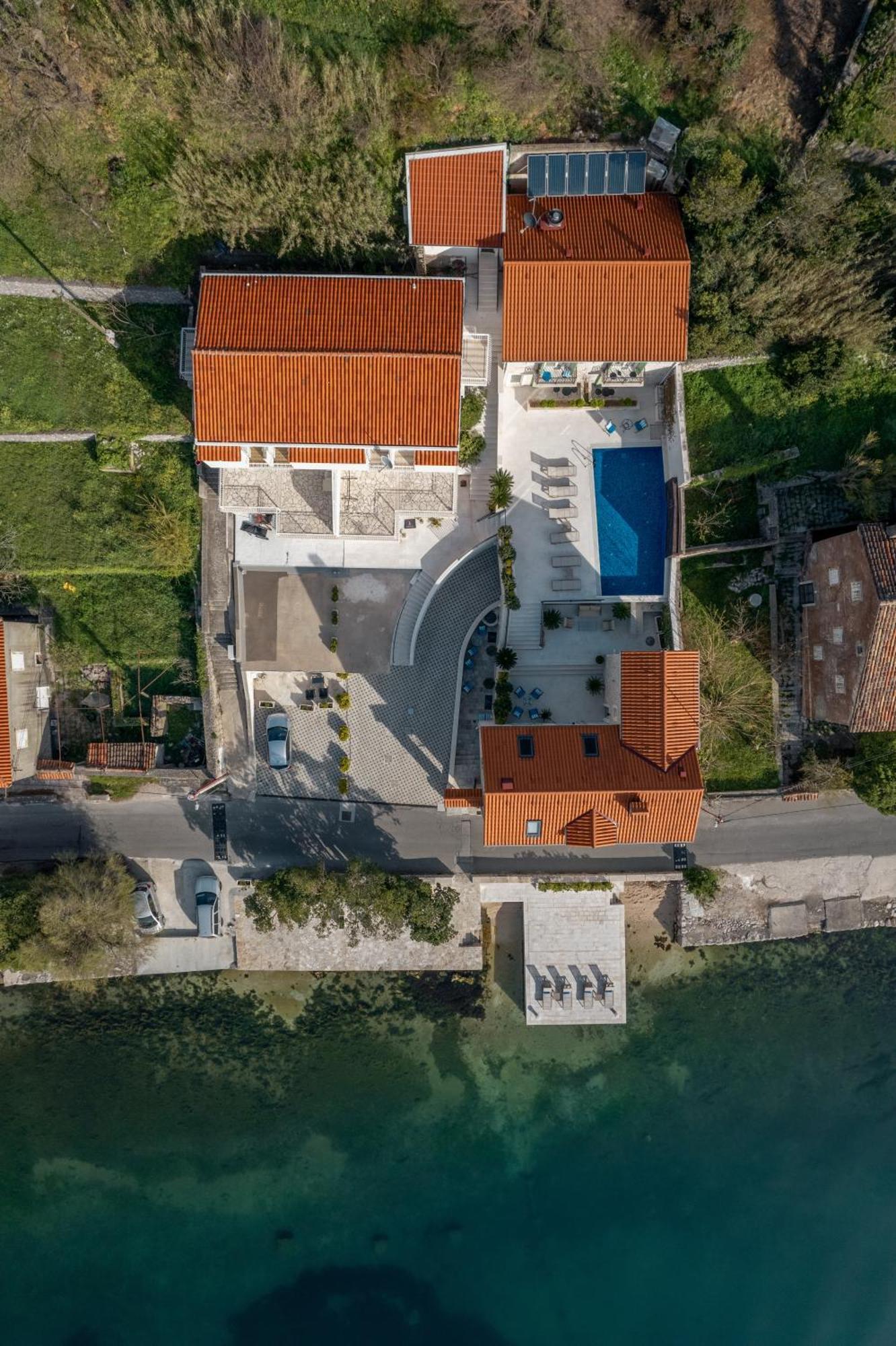 Hotel Libertas Cattaro Esterno foto