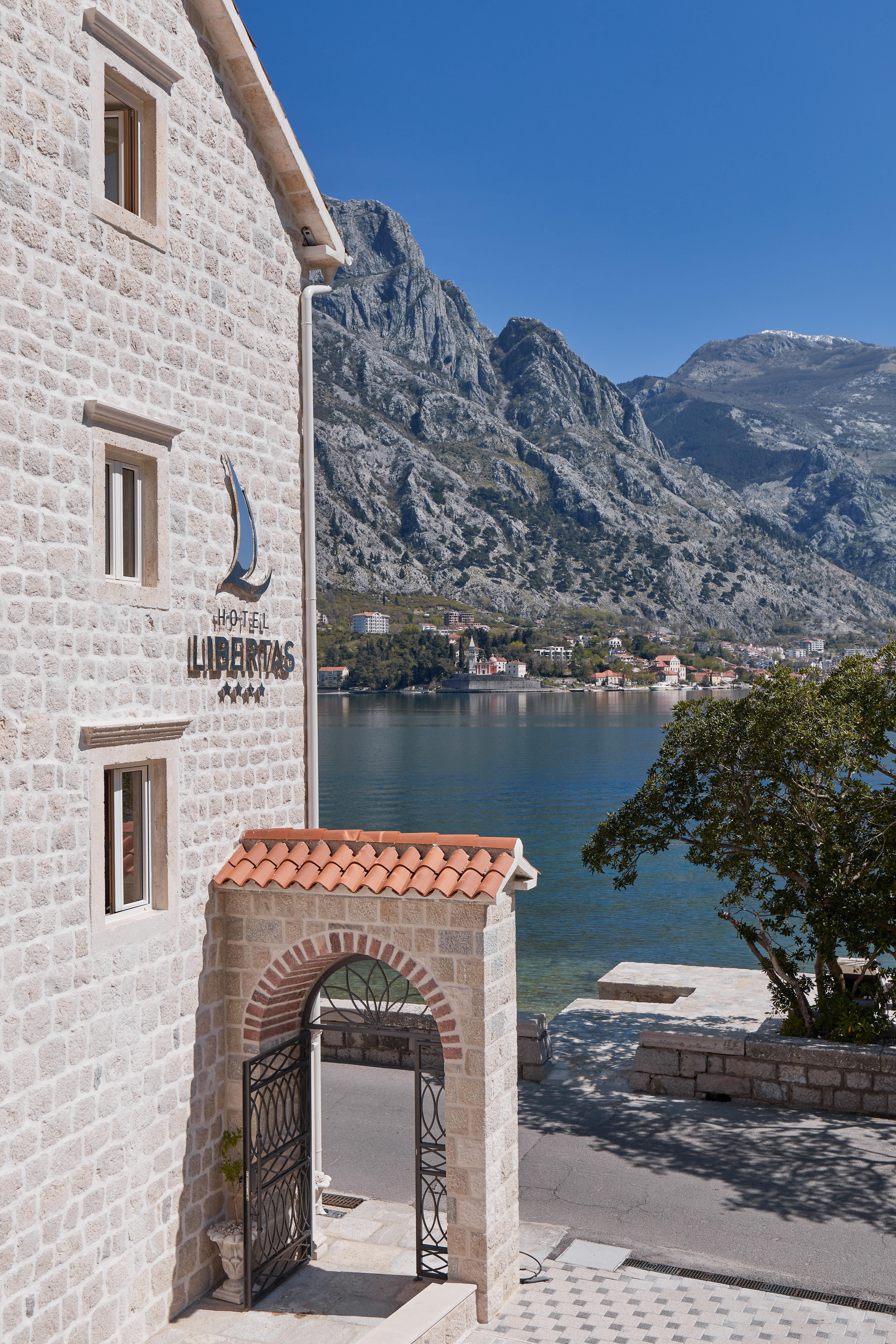 Hotel Libertas Cattaro Esterno foto