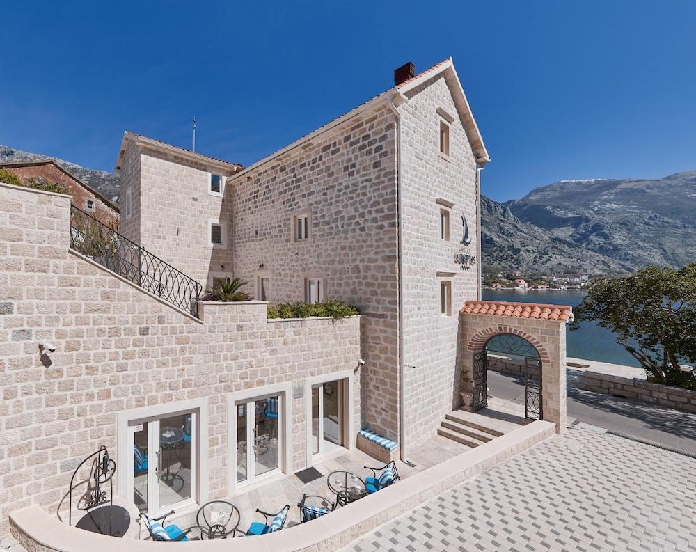 Hotel Libertas Cattaro Esterno foto