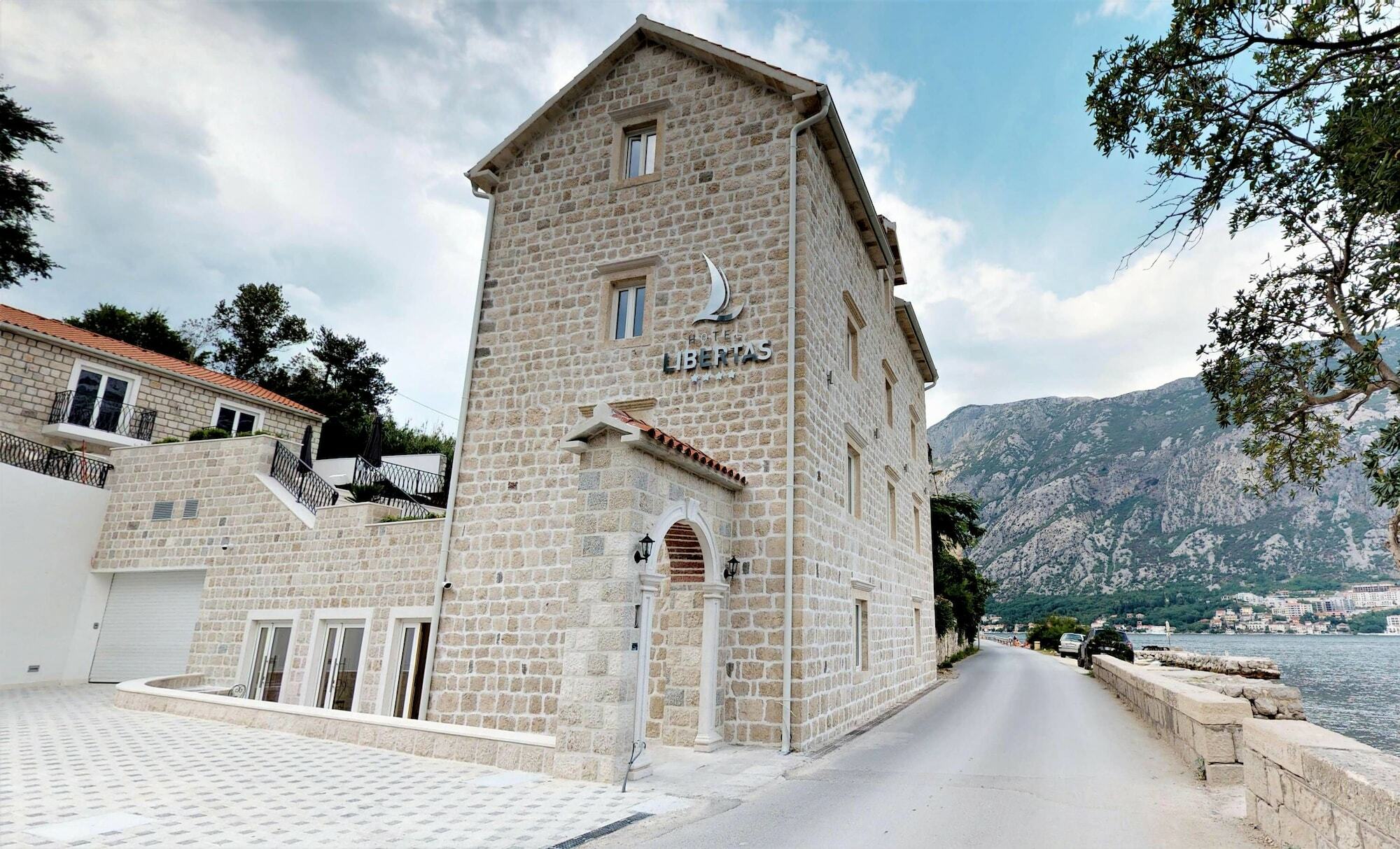 Hotel Libertas Cattaro Esterno foto