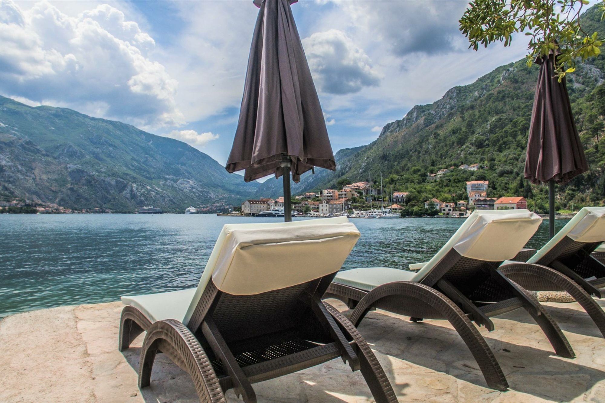 Hotel Libertas Cattaro Esterno foto